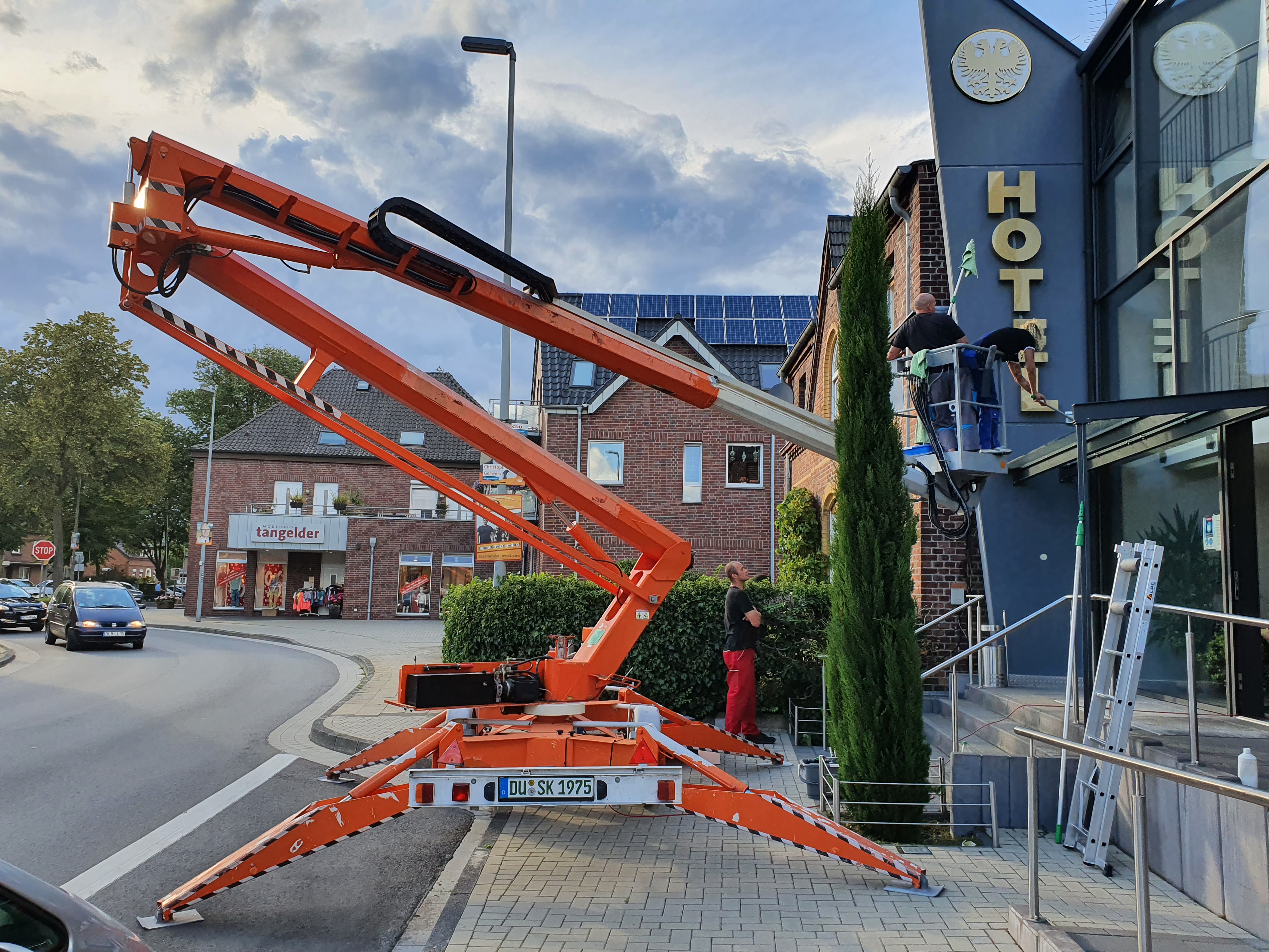 Arbeitsbühne im Einsatz